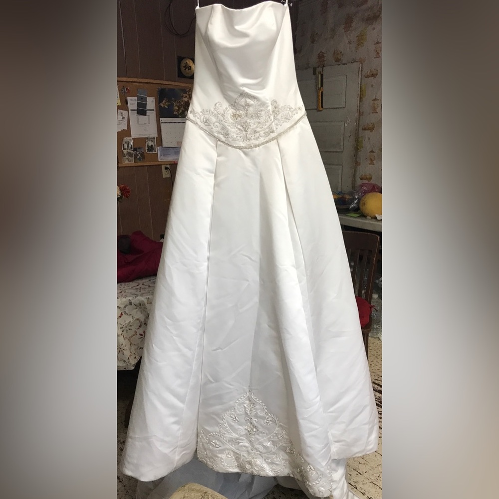 David’s Bridal - style number Y8686.